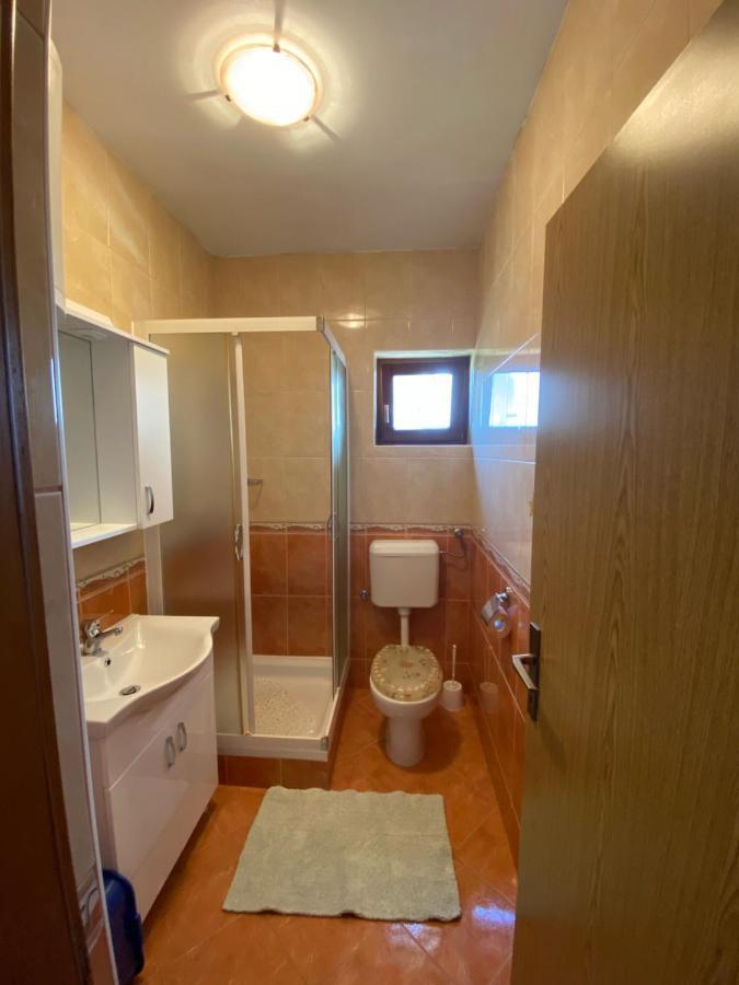 Apartments Irina 洛瓦尼斯卡 外观 照片